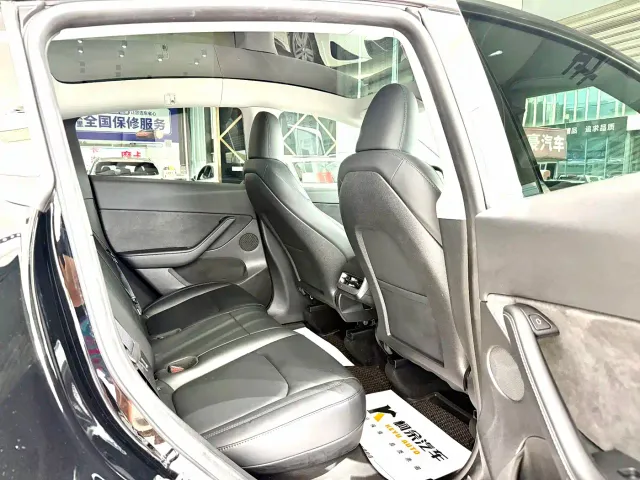 Tesla Model Y — Фото автомобиля 9