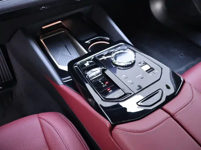BMW 5 Series — Фото автомобиля 12