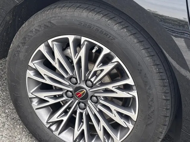 Hongqi H5 — Фото автомобиля 10