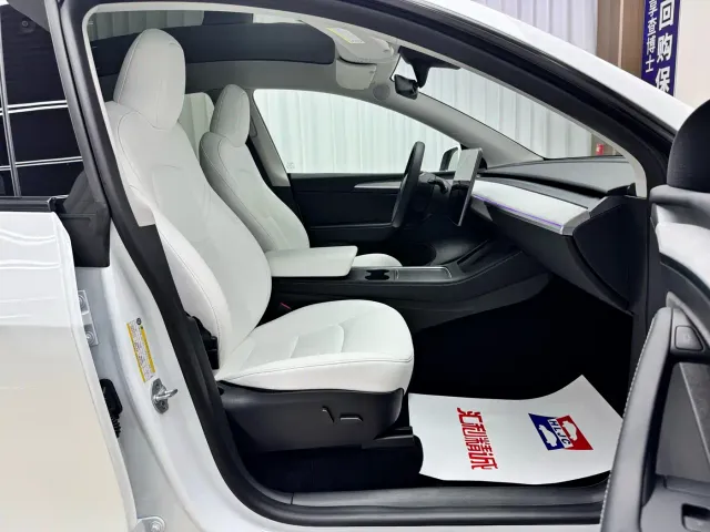 Tesla Model Y — Фото автомобиля 17