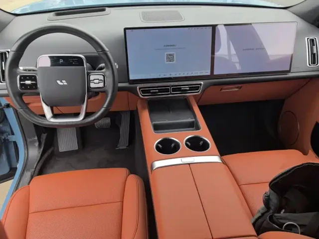 Li Auto L7 — Фото автомобиля 9