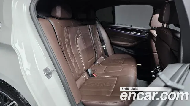 BMW 5-Series 5 серия (G30) 530i xDrive M Sport — Фото автомобиля 12