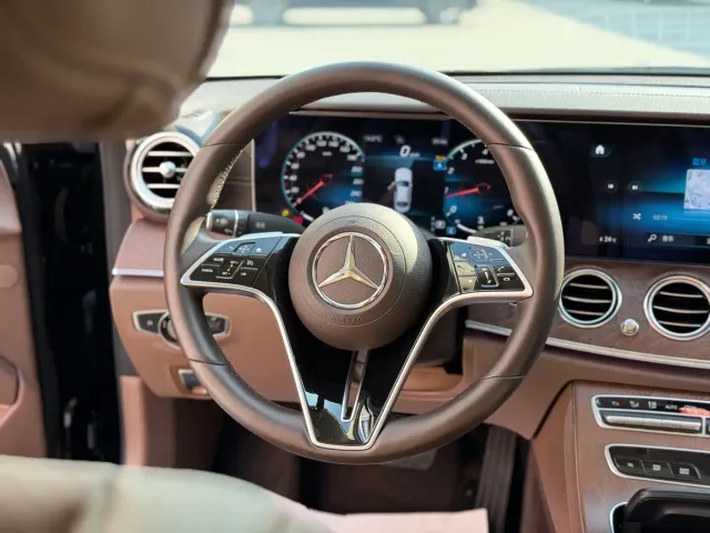 Mercedes-Benz E-Class — Фото автомобиля 15
