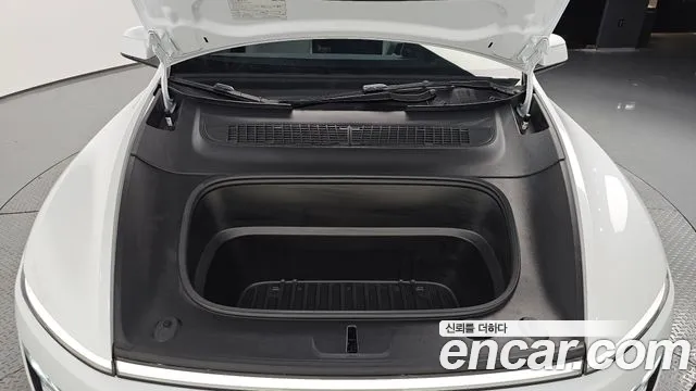 Tesla Model Y — Фото автомобиля 6
