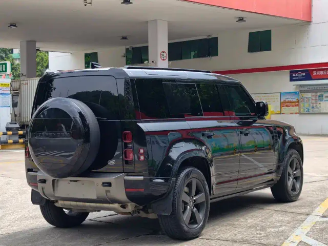Land Rover Defender — Фото автомобиля 12