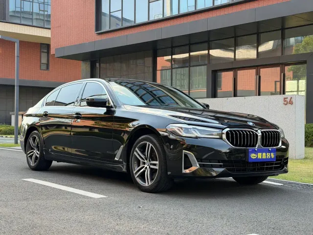 BMW 5 Series — Фото автомобиля 3