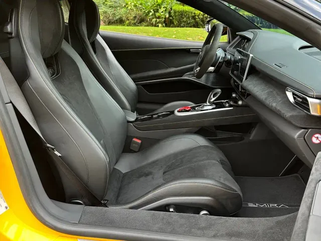 Lotus Emira — Фото автомобиля 14