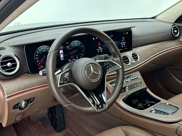 Mercedes-Benz E-Class — Фото автомобиля 21