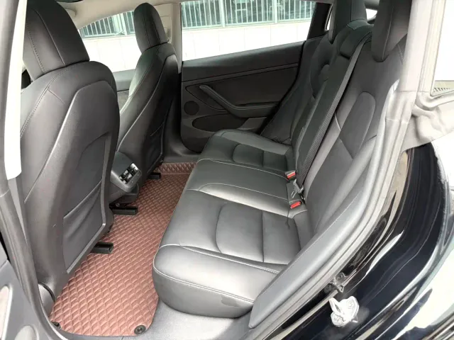 Tesla Model 3 — Фото автомобиля 6