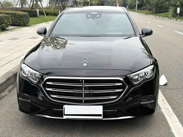 Mercedes-Benz E-Class — Фото автомобиля 3