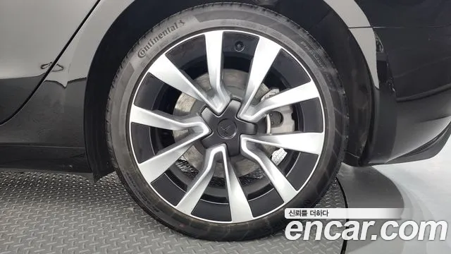 Tesla Model 3 — Фото автомобиля 19