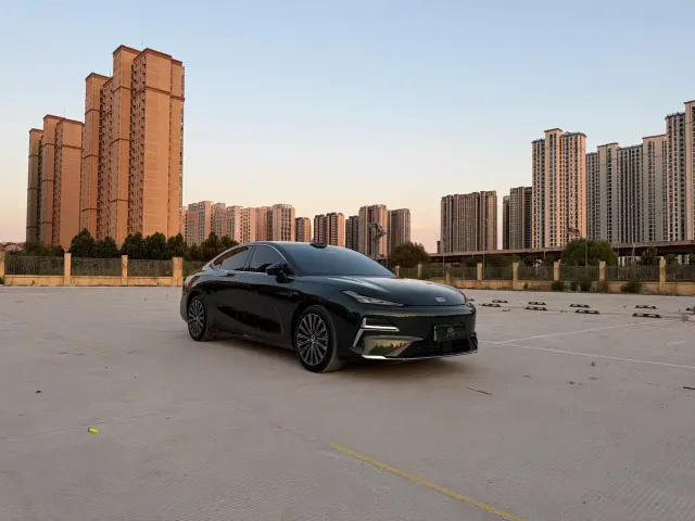 Geely Galaxy Xingyao 8 — Фото автомобиля 3