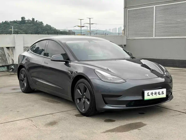 Tesla Model 3 — Фото автомобиля 3