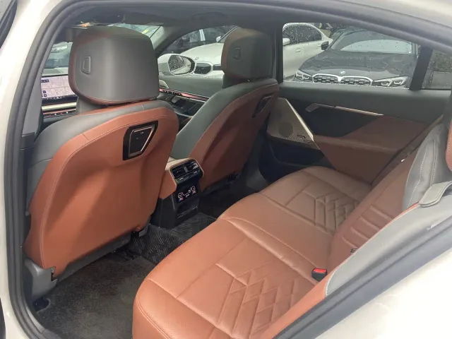 BMW i5 — Фото автомобиля 10