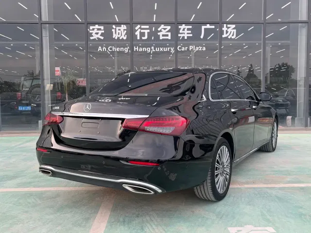 Mercedes-Benz E-Class — Фото автомобиля 16