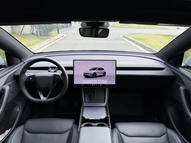 Tesla Model Y L — Фото автомобиля 4