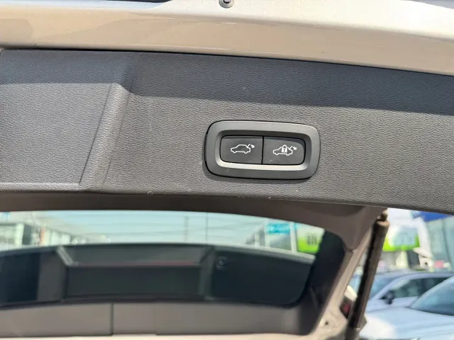 Volvo XC40 — Фото автомобиля 9