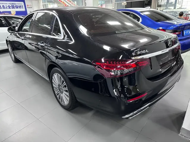 Mercedes-Benz E-Class — Фото автомобиля 12