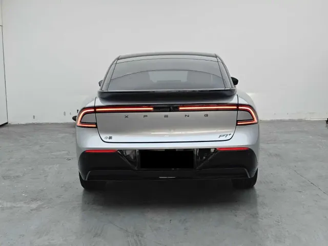 Xpeng P7+ — Фото автомобиля 8