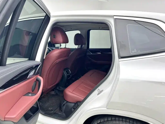 BMW iX3 — Фото автомобиля 14