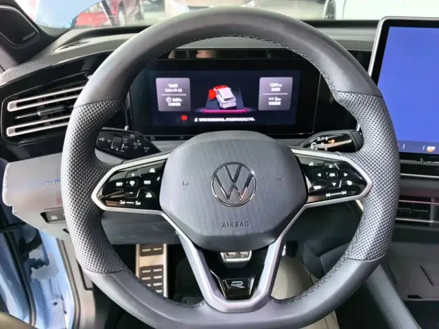 Volkswagen Tiguan L — Фото автомобиля 10