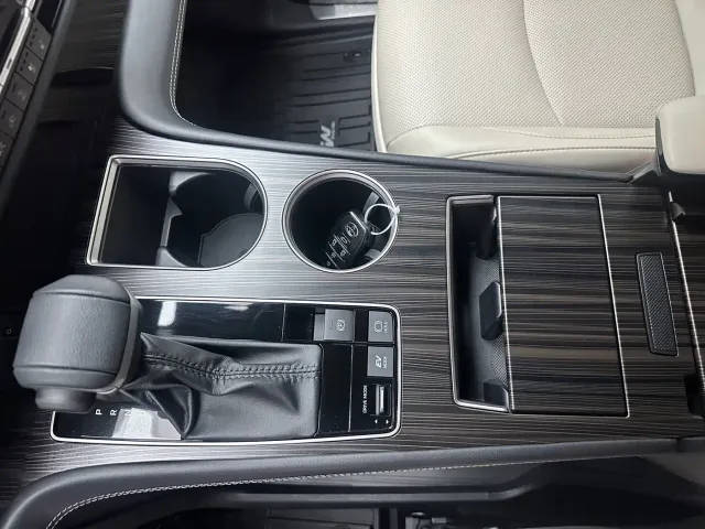 Toyota Sienna — Фото автомобиля 12