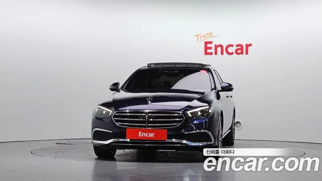 Mercedes-Benz E-Class — Фото автомобиля 3
