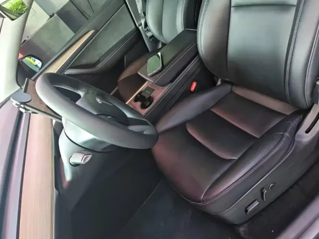 Tesla Model Y — Фото автомобиля 14