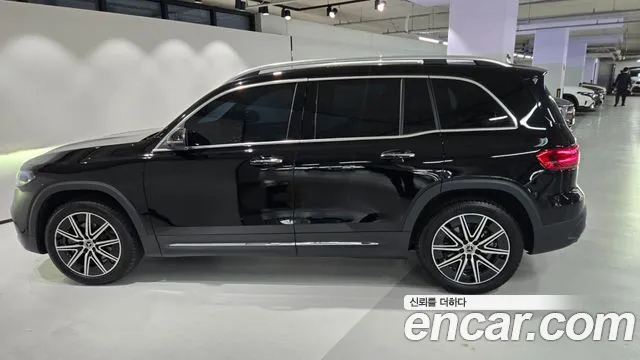 Mercedes-Benz EQB — Фото автомобиля 3