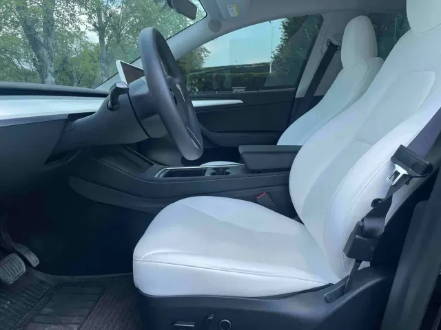 Tesla Model Y — Фото автомобиля 5