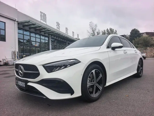 Фотография автомобиля — Mercedes-Benz A-Class
