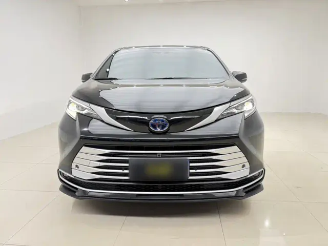 Toyota Sienna — Фото автомобиля 7