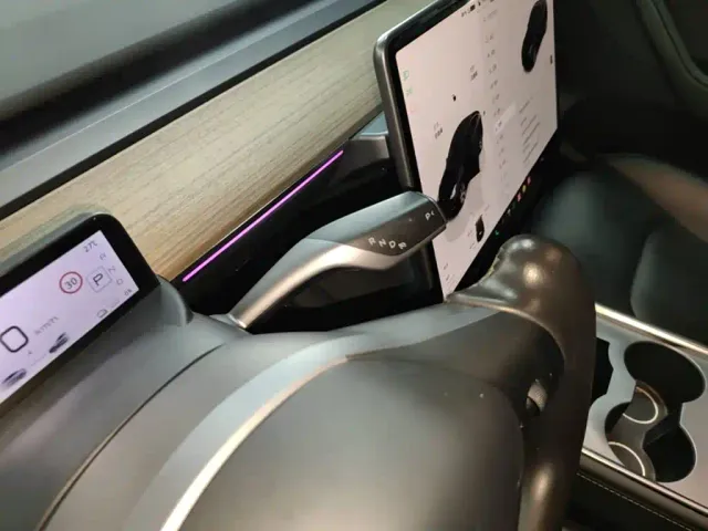 Tesla Model Y — Фото автомобиля 13