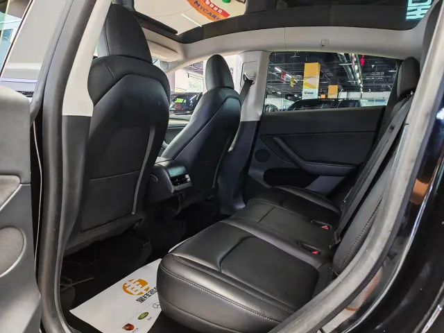 Tesla Model Y — Фото автомобиля 8