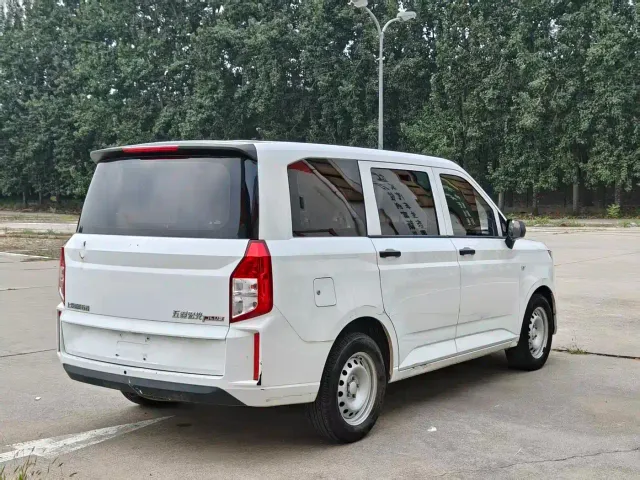 Wuling Hongguang Plus — Фото автомобиля 10