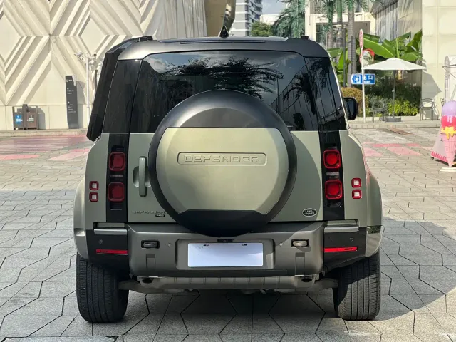 Land Rover Defender — Фото автомобиля 5