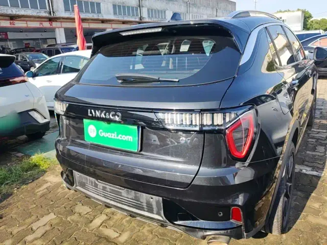 Lynk & Co 01 — Фото автомобиля 5