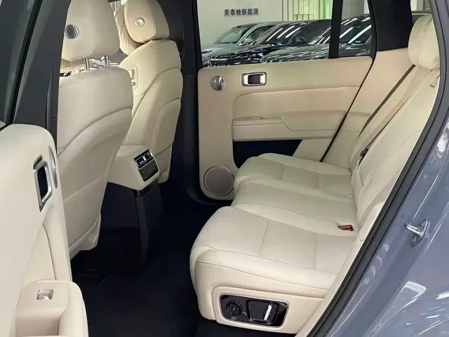 Li Auto L7 — Фото автомобиля 3