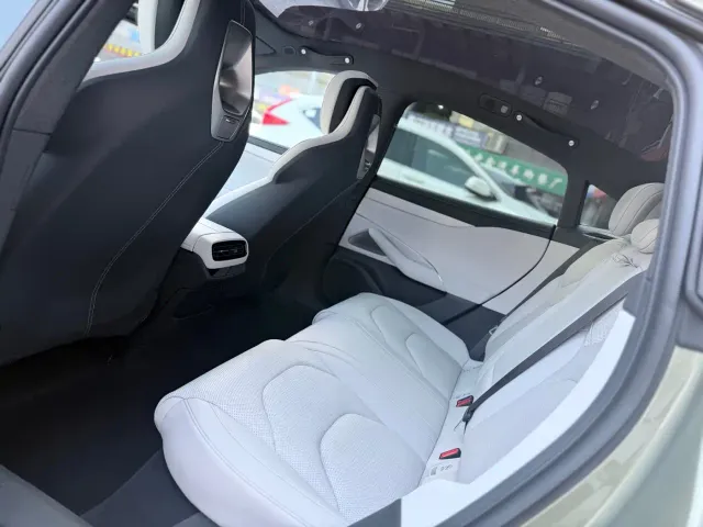Xiaomi SU7 — Фото автомобиля 8