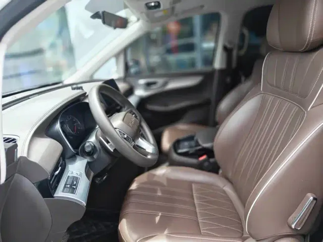 Roewe iMAX8 — Фото автомобиля 9