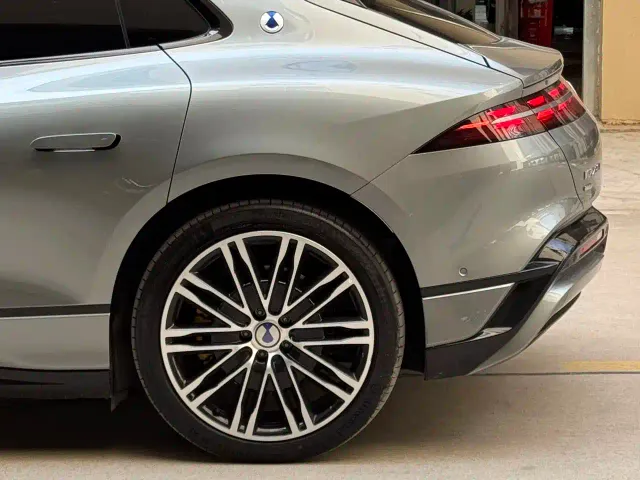 Denza Z9GT — Фото автомобиля 11