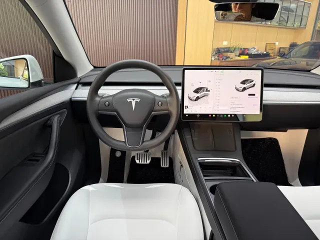 Tesla Model Y — Фото автомобиля 18
