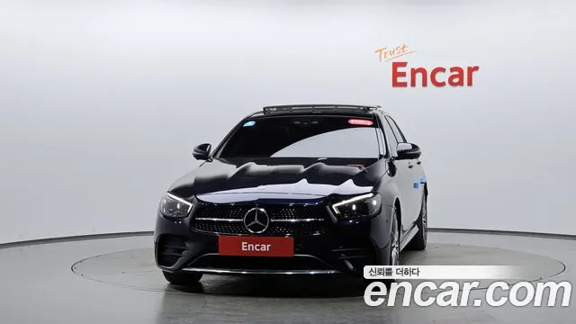 Mercedes-Benz E-Class — Фото автомобиля 3