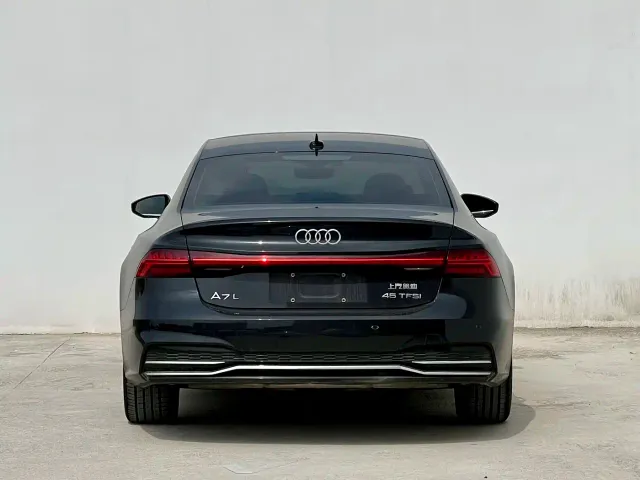 Audi A7L — Фото автомобиля 8