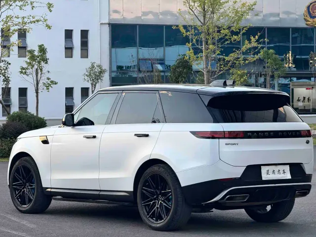 Land Rover Range Rover Sport — Фото автомобиля 7