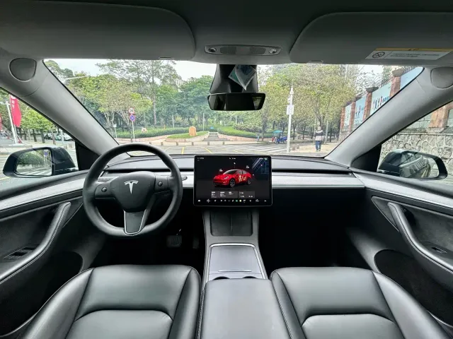 Tesla Model Y 2024 Rear-Wheel Drive Version — Фото автомобиля 8