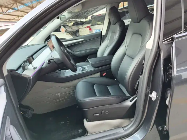 Tesla Model Y — Фото автомобиля 14