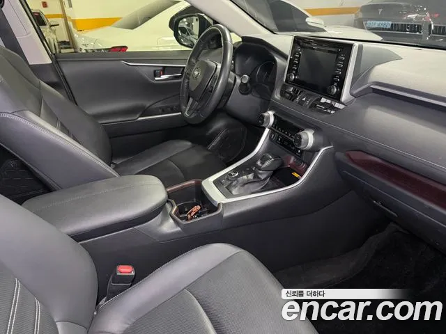 Toyota RAV4 — Фото автомобиля 12