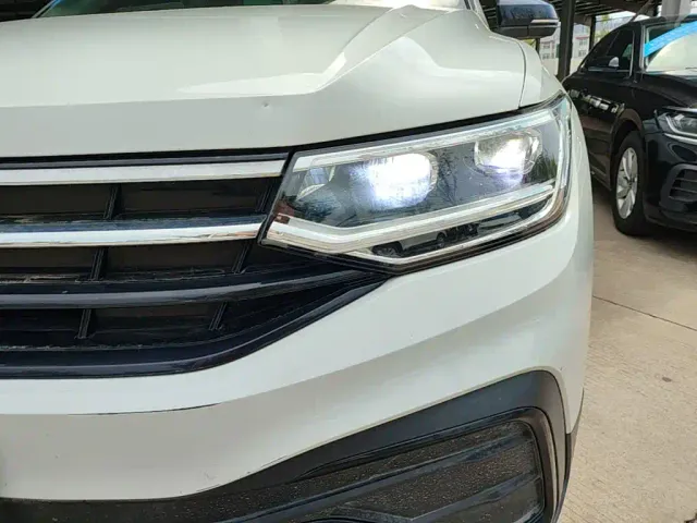 Volkswagen Tiguan L — Фото автомобиля 23