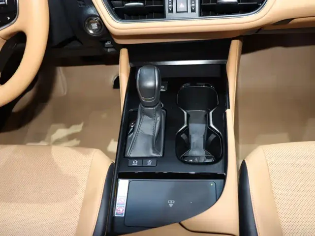 Lexus ES — Фото автомобиля 14